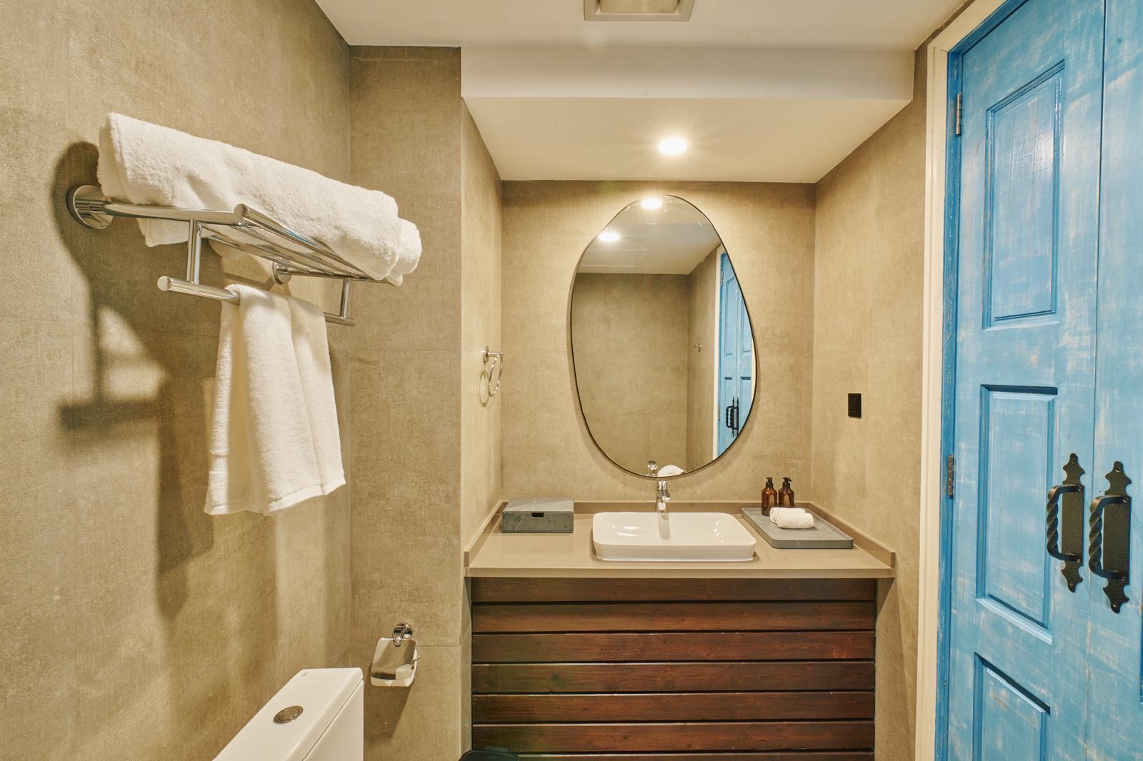 Bagno della camera del Beach Hotel Dhigurah
